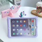 Trolsk Barnskal med Rem - Söt Lila Enhörning (iPad 10,2)